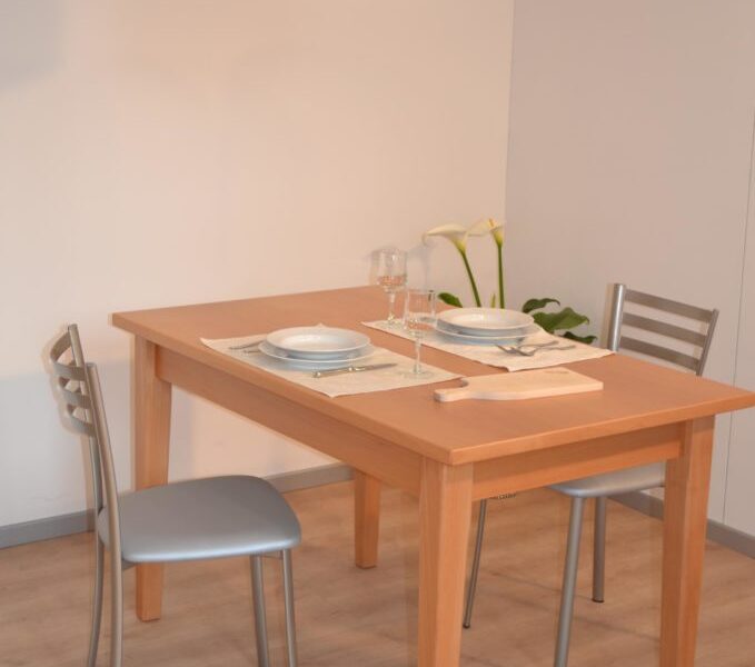 tavolo primula in faggio