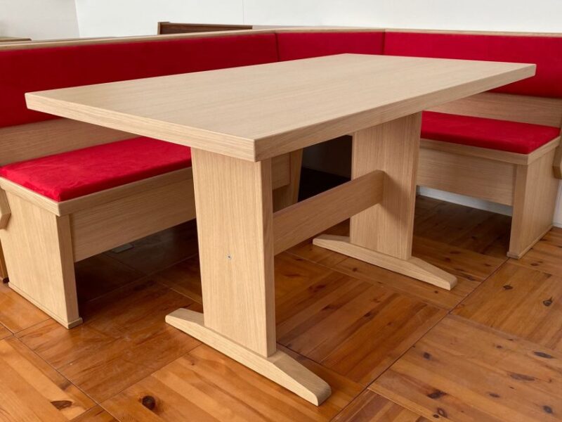 panca imbottita e tavolo mod. Orchidea in rovere