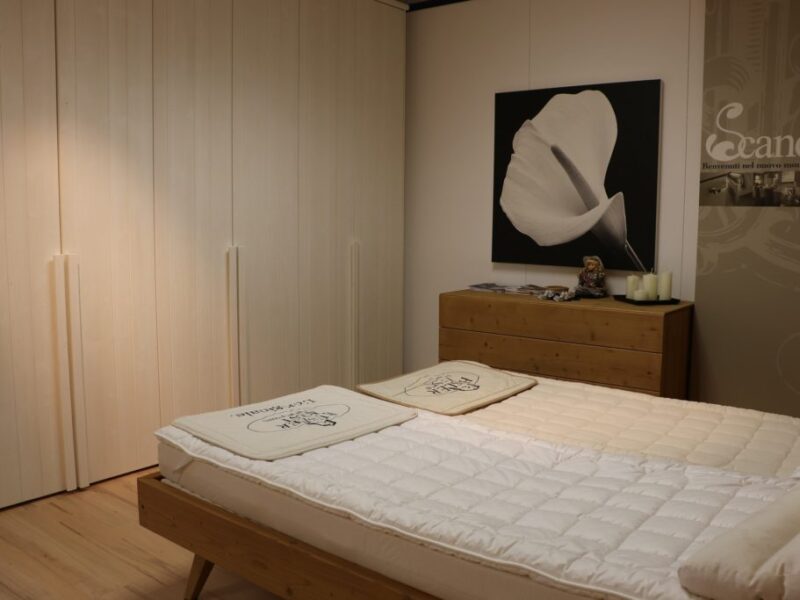 Scandola armadio abete tinto neve